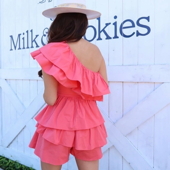Do + Be One Shoulder Ruffle Shorts Romper Coral Sz Medium NWT - Picture 2 of 16